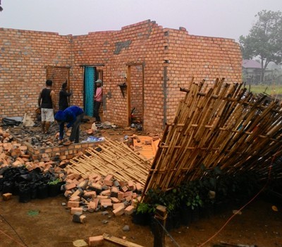 Kondisi rumah milik Slamet Riadi, yang rusak parah akibat diterpa angin puting beliung, Senin (21/9) sore