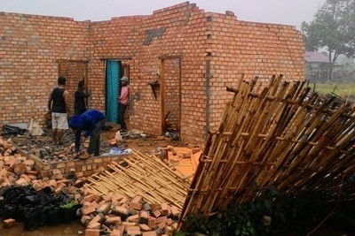 Rumah warga Tanjabtim yang diterjang angin puting beliung.