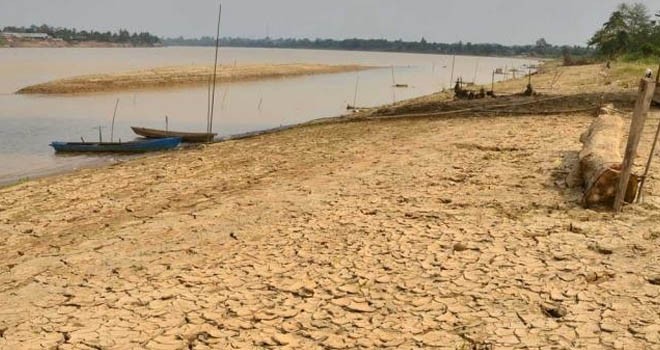 Sungai batanghari kering.