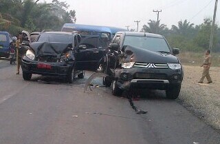 Mobil Dinas milik Pemkab Merangin yang terlibat tabrakan beruntun di KM 10 Desa Mentawak Kecamatan Nalo Tantan, Selasa (6/10), sekitar pukul 15.30 WIB.