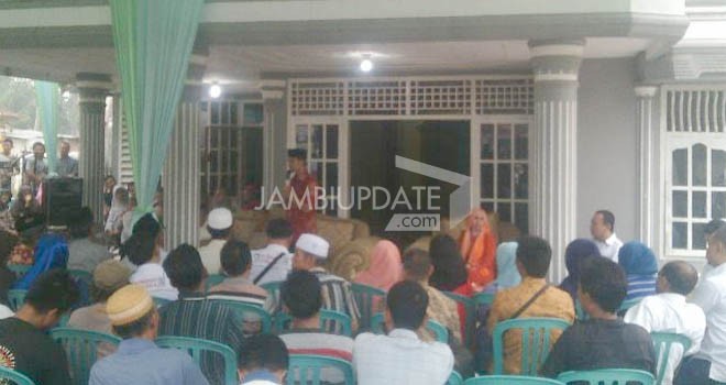 Cagub Zumi Zola saat roadshow ke beberapa kabupaten. 