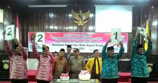 Dua pasangan calon bupati dan wakil bupati Bungo.