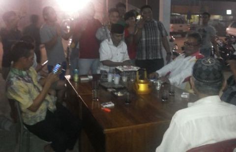 Arzanil usai menerima surprise kue ulang tahun 