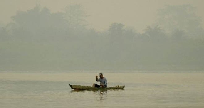 Kabut asap pekat di Desa Kemingking Luar, Taman Rajo, Muarojambi.