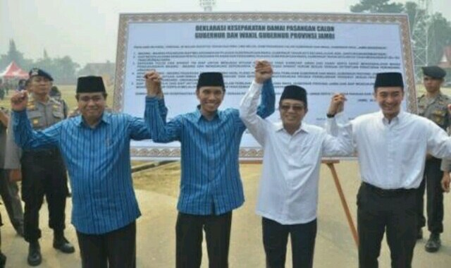 Dua pasangan Calon Gubernur dan Wakil Gubernur Jambi dalam sebuah kesempatan. 