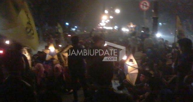 Penyambutan malam tahun baru 1437 Hijriah dilaksanakan dengan meriah oleh para mahasiswa di Jambi.