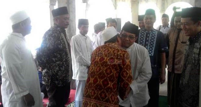 Fachrori Umar yang didampingi oleh Anggota DPRD Provinsi Jambi Bambang Bayu Suseno memenuhi undangan masyarkat di Desa Bhakti Mulya.