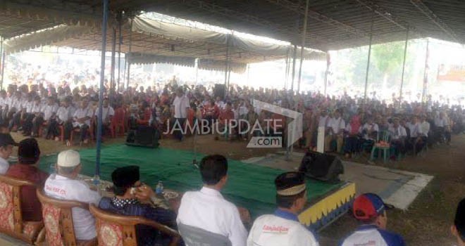 Suasana Saat pelantikan Tim Keluarga (Tikar) HBA-Edi di Sungai Bahar.