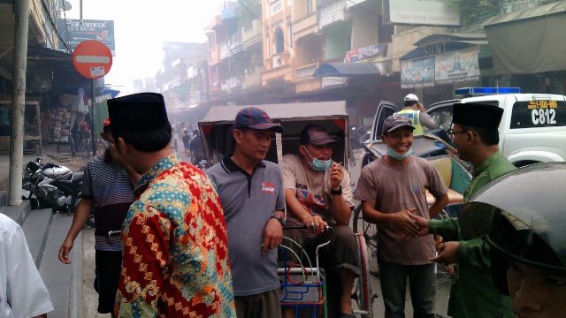 EP saat mengunjungi komunitas tukang becak di Kualatungkal