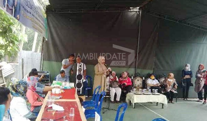 Sherrin Tharia Gelar Pengobatan Gratis.