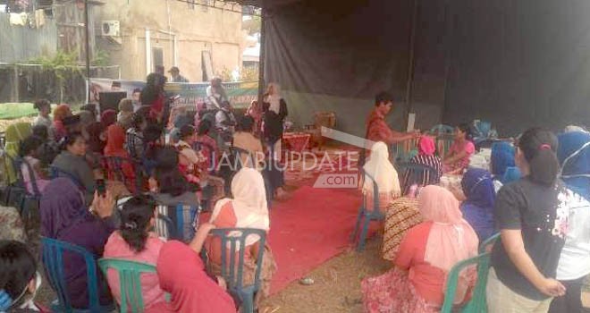 Pengobatan gratis yang digelar oleh tim sukses Zola-Fachrori.