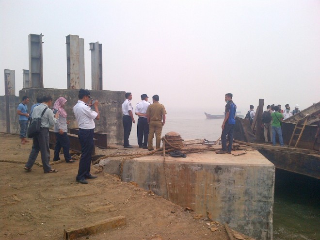 Kunjungan Ir Johni ke Pelabuhan Roro di Tanjab Barat