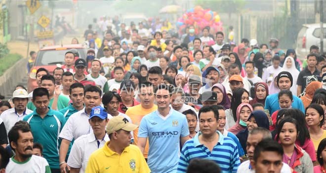 Ribuan masyarakat se-Kecamatan Jambi Timur mengikuti jalan santai bersama calon Gubernur Jambi H Zumi Zola Zulkilfi.