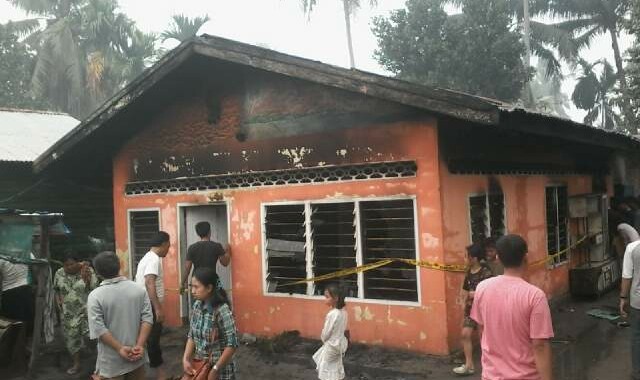 Rumah milik Sukandar (79) yang berlokasi di Jalan Kenanga 1, RT 28, Kelurahan Talang Bakung, Kecamatan Jambi Selatan, nyaris hangus diamuk si jago merah.