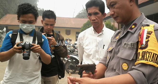 Anggota Kepolisian Sektor (Polsek) Jambi Selatan, meringkus pelaku Curanmor.