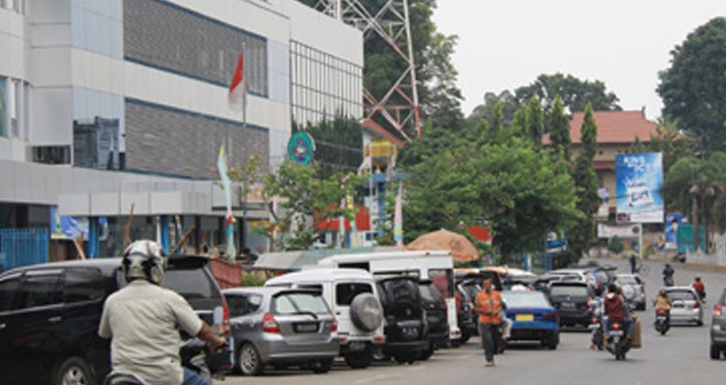 Jalan Sutomo, tepatnya di depan RS Theresia Jambi .