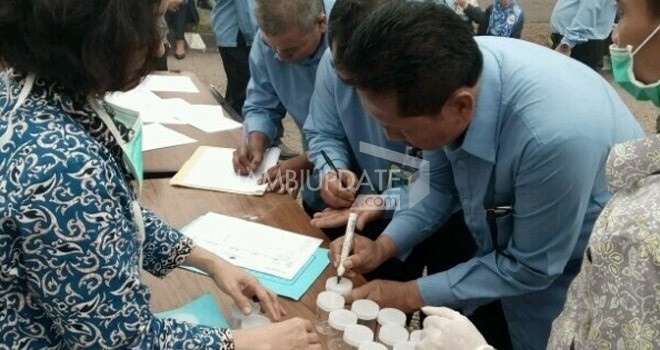Badan Nasional Narkotika (BNN) Kota Jambi, melakukan Tes Urine mendadak kepada seluruh Pegawai PDAM Tirta Mayang Jambi.