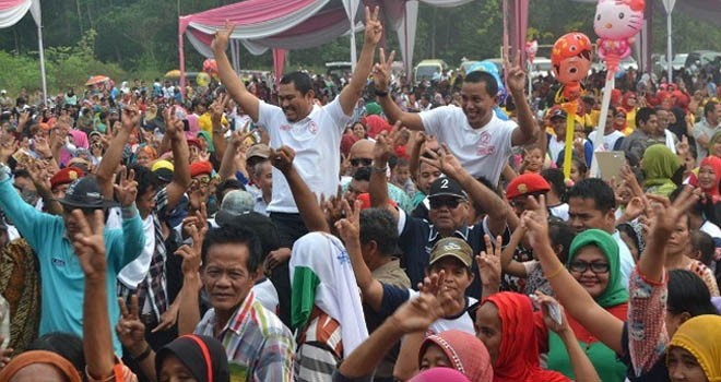 Hamas-Apri disambut lautan masa saat memenuhi undangan masyarakat di Simpang Babeko.   