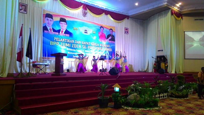 Tari Beduk dari sanggar Cikal Layang memeriahkan pelantikan Tim BPP ZZ