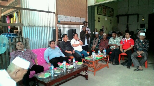 Warga Pasar Sabak Ulu melakukan dialog bersama HBA.