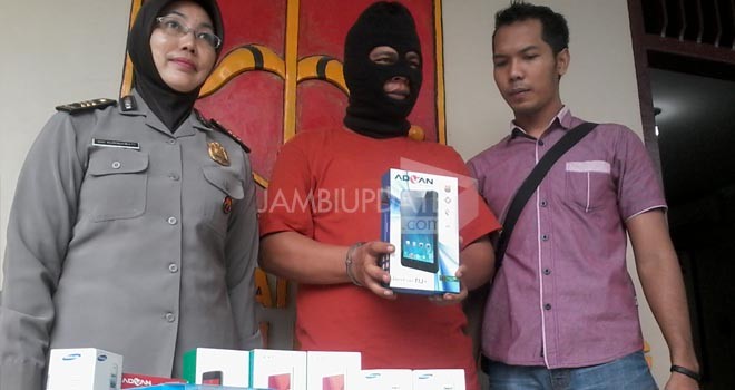 Fahrul Rozi alias Ojik (33) ditangkap karena membobol konter HP Galaxy Phone.