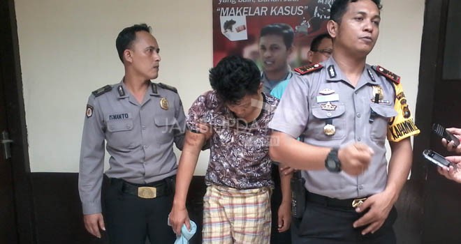 Fahri (33) preman Pasar Jambi saat di amankan Mapolsek Pasar.
