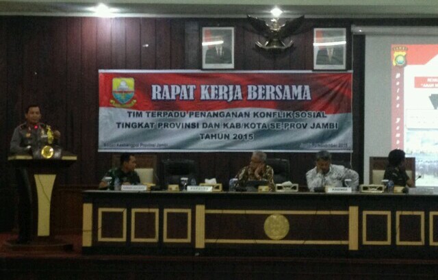 Korem 042 Gapu Jambi, Polda Jambi, dan Forkompinda Prov Jambi, melaksanakan rapat kerja bersama.