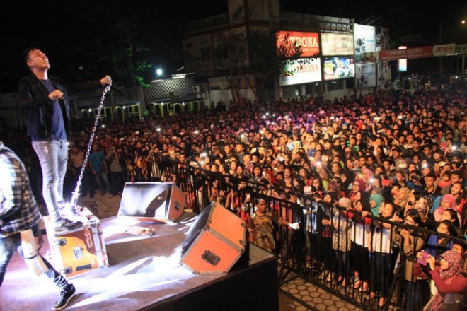 Penampilan Grup Band Repvblik di Jambi malam ini (7/11)