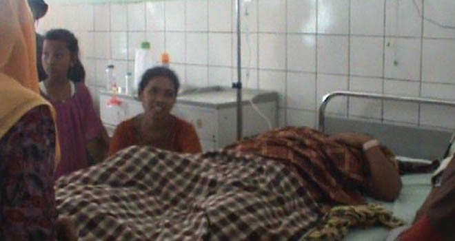 Sariyah (36), warga Desa Pauh Menang, Kecamatan Pamenang, Kabupaten Merangin, terbaring di ruang bedah RSU Kolonel Abundjani, Kota Bangko.