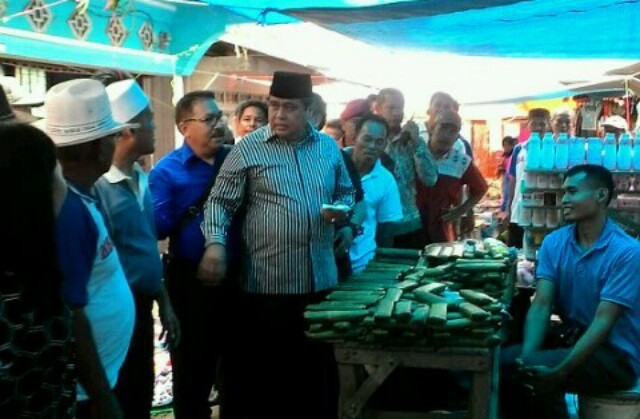 Calon Gubernur Jambi H Hasan Basri Agus melakukan blusukan di Pasar Rantau Keloyang, Kecamatan Pelepat, Bungo.
