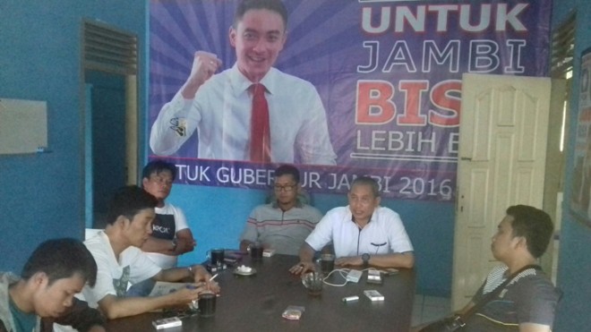Ketua Tim Pemenangan ZZ-FU Bungo Mahili menggelar jumpa pers di posko pemenanga ZZ-FU Bungo