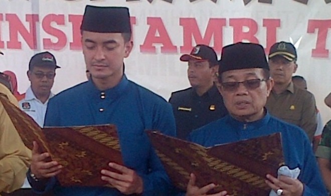 Zum Zola dan Fachrori Umar saat membacakan naskah pilkada damai beberapa waktu lalu