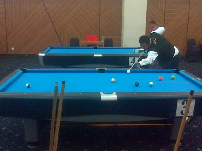 Pebilliar Jambi Rizky siang ini akan perebutkan tiket perdelapan final bola 8 putra di Porwil Sumatera ke IX/2015