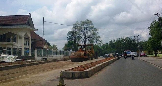 Pelebaran ruas jalan Arief Rahman Hakim, depan SMA Negeri 5 Telanai Pura.