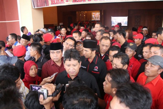 Sekjend DPP PDIP hasto Kristianto saat ditanyai wartawan usai konsolidasi pemenangan HBA-EP di ACC 