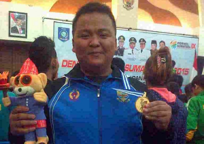 Pebiliar Jambi Rizky yang berhasil mempersembahkan emas untuk kontingen Jambi di Babel