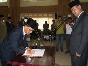 Bupati Sukandar saat melantik Sekda Tebo Noor Setya Budhi beberapa waktu lalu