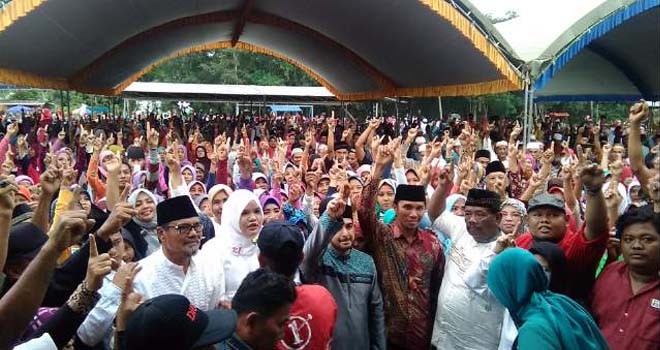 Tabligh akbar dan berdoa bersama untuk pasangan nomor urut 1, yakni pasangan Dillah-Gatot dan HBA-Edi Purwanto.