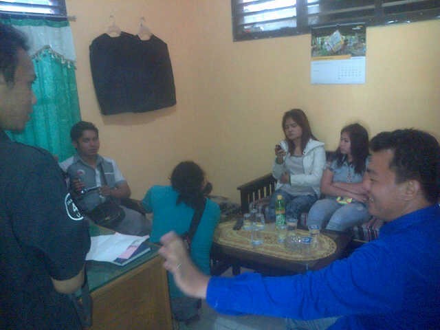 Dua PSK saat diamankan polisi di Pamenang