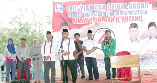 Sinwan dan Arzanil bersama tiga kordes dan tim pemenangannya