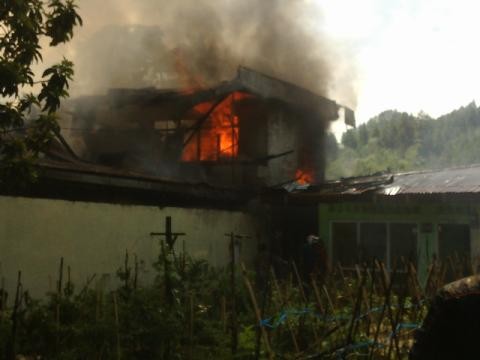 Kebakaran di Desa Amar Sakti Sungai Penuh 