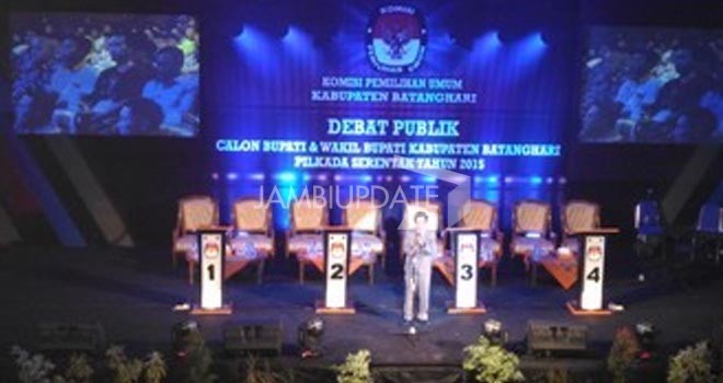 Debat terbuka calon Bupati Batanghari dan Wakil Bupati Batanghari malam ini Senin (30/11) pukul 20.00 WIB.