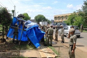 Suasana pembongkaran PKL oleh petugas