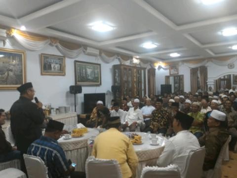 Warga Bathin VIII dan Kampung Empat saat bertemu dengan Cek Endra