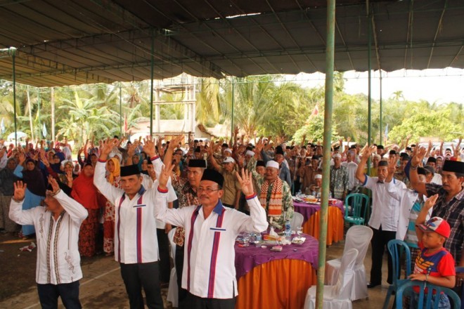 Pasangan Sinar saat pelantikan tim sukses belum lama ini