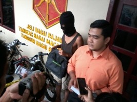 Tersangka Andri diamankan di Mapolresta Jambi 