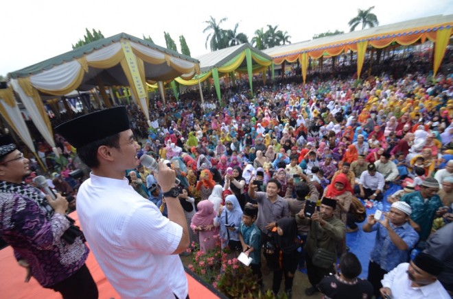 Zumi Zola saat tabligh akbar di Rimbo Bujang