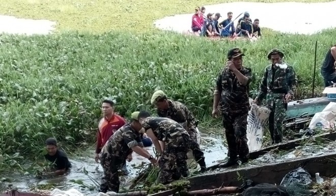 Wako Jambi SY Fasha bersama Forkopimda terjun ke Danau Sipin membersihkan Eceng Gondok