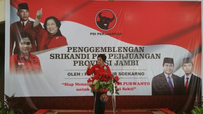 Puti Guntur Soekarno memberi pembekalan kepada kader PDIP di Jambi (5/12) untuk memenangkan pasangan calo HBA-EP