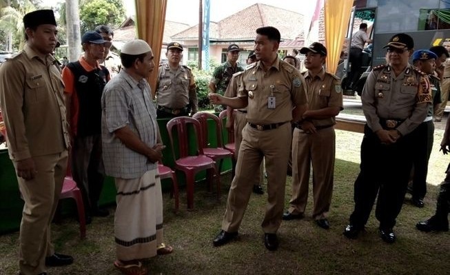Wako Jambi SY Fasha meninjau kesiapan TPS bersama Kapolresta Jambi AKBP Bernard Sibarani